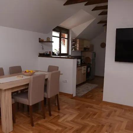 Appartamento Seosko Turisticko Domacinstvo Kajsija Čačak